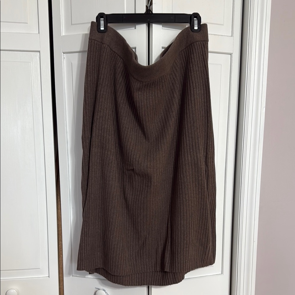 Elegant Brown Ribbed Skirt